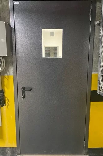 Дверь техническая однопольная для щитовой с остеклением в Москве
